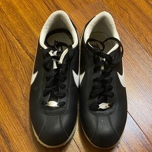 Nike Women's Black and White Classic Sneakers